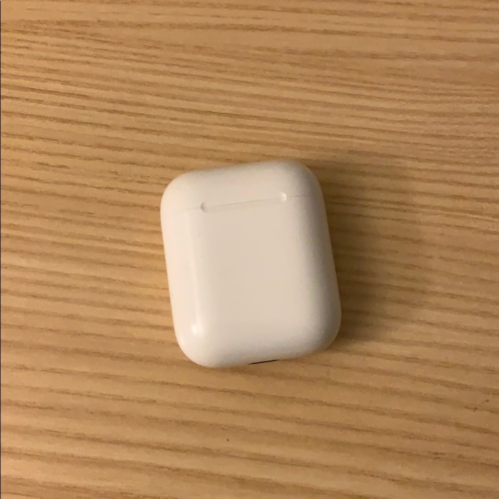Apple AirPods 1st Gen w/ charging case